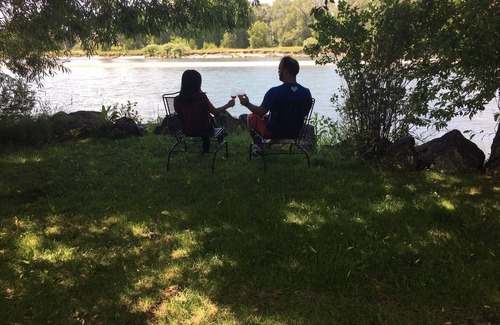 Livingston Cabin | Crabapple Cabin-Secluded Cabin on the Banks of the Yellowstone River