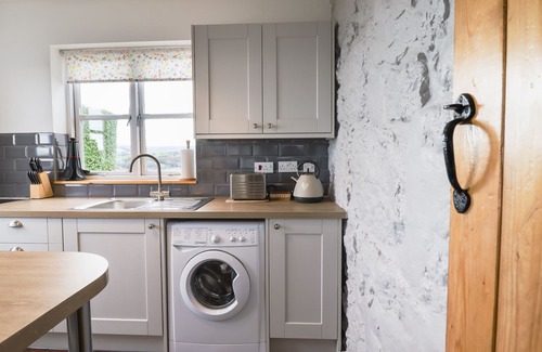 Penrhyn Bay Cottage | CRAIGLWYD BACH, pet friendly, country holiday cottage in Llandudno