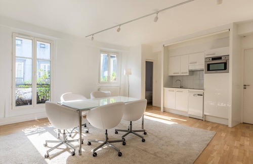 Chaillot Apartment | Crisp Whites in the 16th, by Veeve