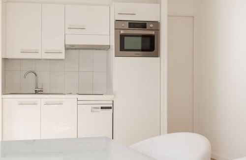 Chaillot Apartment | Crisp Whites in the 16th, by Veeve