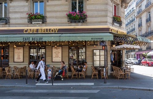Chaillot Apartment | Crisp Whites in the 16th, by Veeve