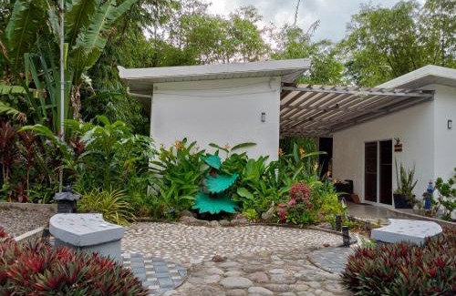 Luisiana House | CROSSROADS HAVEN FARM