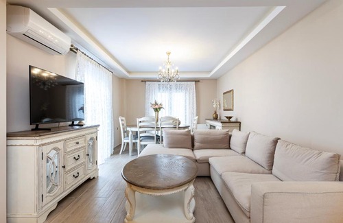 Kardamena House | Crossroads Home