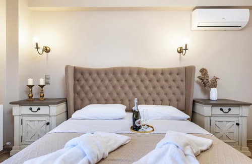 Kardamena House | Crossroads Home