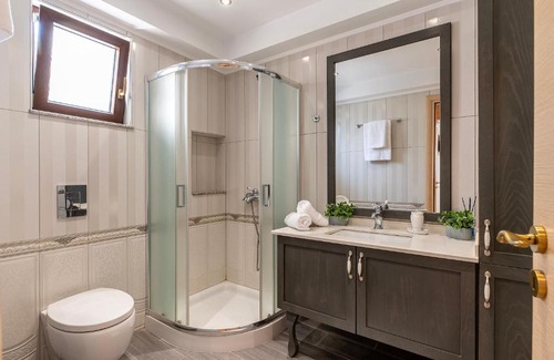 Kardamena House | Crossroads Home