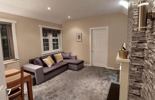 Peebles House | Crossways Cottage Quirky 2 bedroom cottage in Damdale, Central Peebles