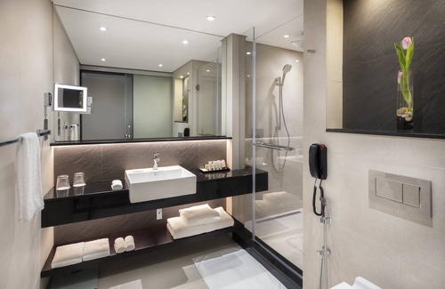 Diplomatic Area Hotel | Crowne Plaza Bahrain by IHG