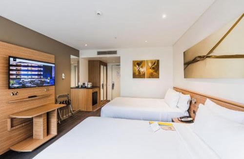 City East Hotel | Crowne Plaza Canberra by IHG