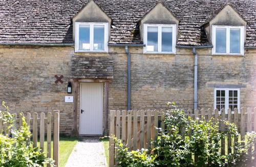 Ampney Crucis House | Crucis Park Estate