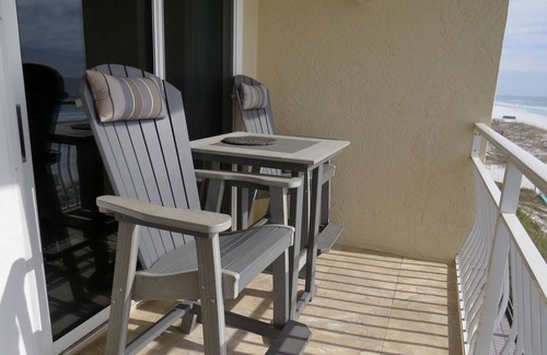 Crystal Beach Condo | Crystal Beach Waterfront Condo Destin 2 bdrm unit with Private Beach Service ⛱️☀️