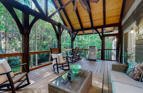Sapphire Cabin | CRYSTAL CREEK ARCADE HOUSE! Big Creek + Arcade Room + Decks + Resort Amenities!