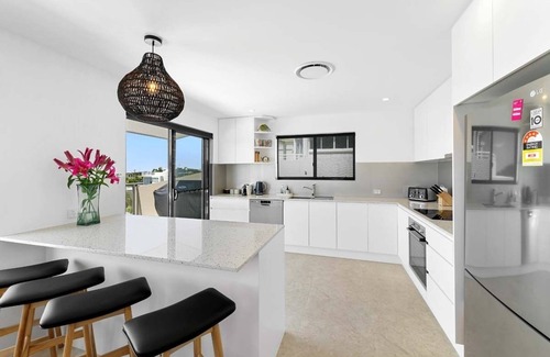 Sunshine Beach Apartment | Crystal Shores Top Floor U/4, Stunning Sea View Apartment 200m to Sunshine Beach