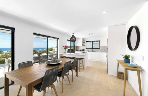 Sunshine Beach Apartment | Crystal Shores Top Floor U/4, Stunning Sea View Apartment 200m to Sunshine Beach