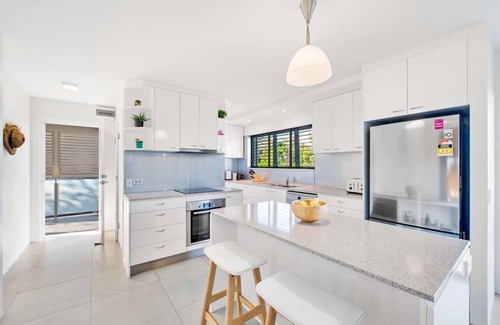 Sunshine Beach Apartment | Crystal Shores Unit 1, 200m to beach, dog friendly