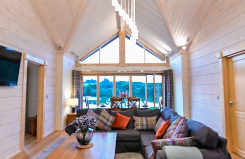 Graig Cabin | Cuddfan Lodge on a Beautiful Lake