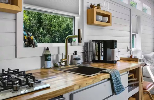 Valley Mills Cabin | Cute clean cabin with views, hot tub, deck, grill - near Waco, TX