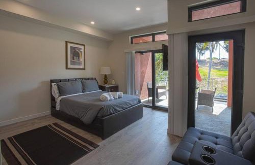 Bankers Hill Hotel | Cute Studio With Large Balcony and Great Park View