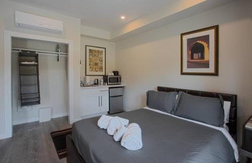 Bankers Hill Hotel | Cute Studio With Large Balcony and Great Park View