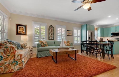 Crystal Beach House | Cutest Cottage in Crystal Beach! Private Pool, Tesla/EV Charger, Close to Beach