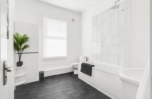 Everton Apartment | DACY LODGE - Strictly NO Parties