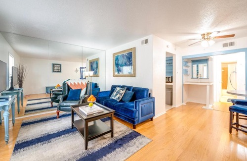 Knox - Henderson Apartment | Dallas Vacation Rental Condo with Community Pool!