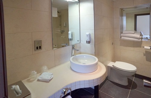 Lincoln Hotel | Damon's Hotel