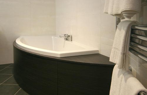 Lincoln Hotel | Damon’s Hotel