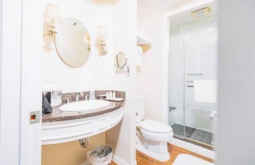 Port Jefferson Hotel | Danfords Hotel and Marina