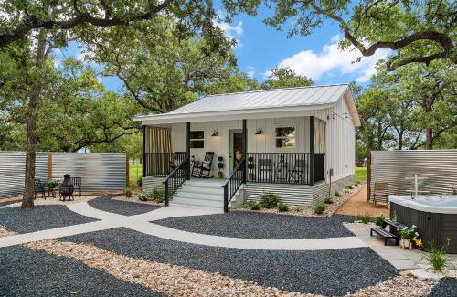 Fredericksburg House | Das Woerner Haus Darling Home with Hot Tub