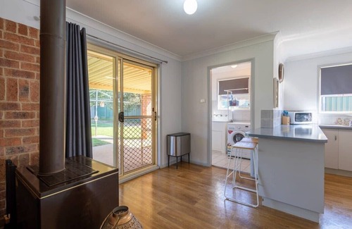 Dubbo House | Davidson - Family Getaway, Pets Allowed