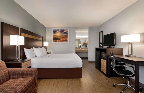 Northlake Hotel | Days Inn by Wyndham Anderson
