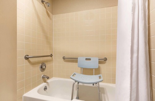 Auburn Hotel | Days Inn by Wyndham Auburn