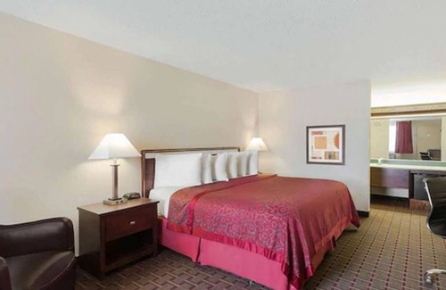 Auburn Hotel | Days Inn by Wyndham Auburn