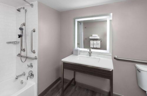 Woodlawn Hotel | Days-Inn by Wyndham Baltimore Northwest