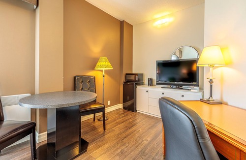 Berthierville Hotel | Days Inn by Wyndham Berthierville