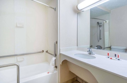 Columbus Hotel | Days Inn by Wyndham Columbus Airport