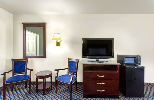 Delta Hotel | Days Inn by Wyndham Delta