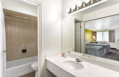 Delta Hotel | Days Inn by Wyndham Delta