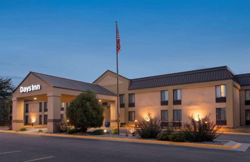 Fargo Hotel | Days Inn by Wyndham Fargo - West Acres