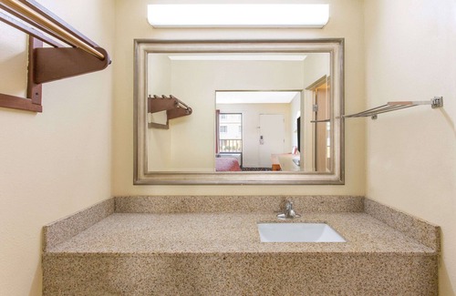 Florence Hotel | Days Inn by Wyndham Florence/I-95 North