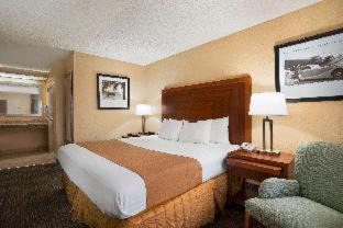 Northside Hotel | Days Inn by Wyndham Jacksonville Airport
