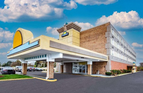 Livonia Hotel | Days Inn by Wyndham Livonia Canton Detroit