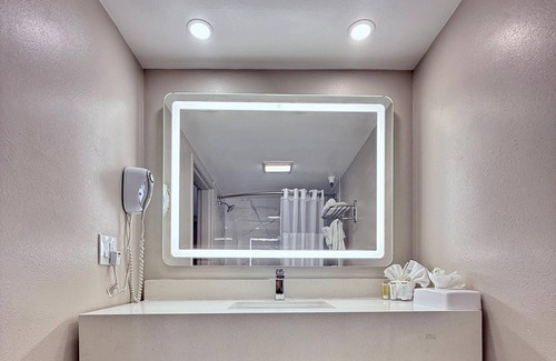 Lawndale Hotel | Days Inn by Wyndham Los Angeles LAX/Redondo/Manhattan Beach