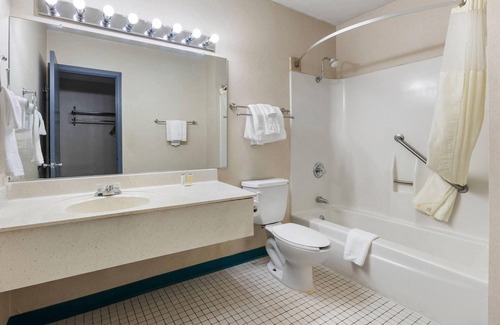 Madisonville Hotel | Days Inn by Wyndham Madisonville