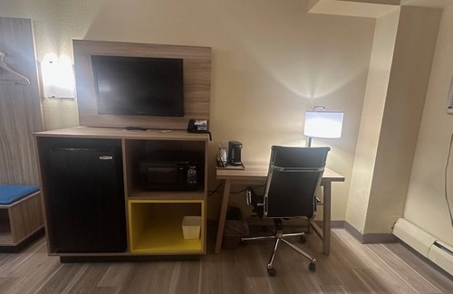 Minot Hotel | Days Inn by Wyndham Minot