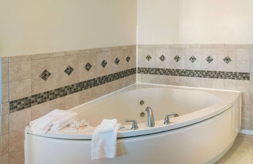 Minot Hotel | Days Inn by Wyndham Minot