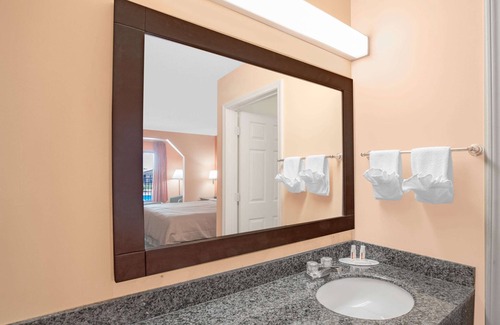 Moulton Hotel | Days Inn by Wyndham Moulton