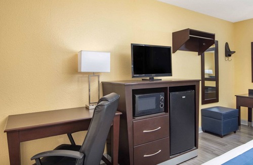 Muscle Shoals Hotel | Days Inn by Wyndham Muscle Shoals Florence