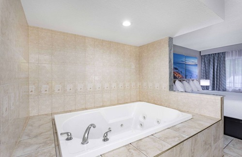 Fern Park Hotel | Days Inn by Wyndham N Orlando/Casselberry