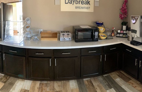 Orange Hotel | Days Inn by Wyndham Orange